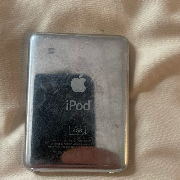 Apple IPod!!! - Picture 2 of 2